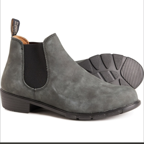 NEW BLUNDSTONE 1971 HEELED CHELSEA BOOT WOMEN'S Size 6 - Picture 1 of 10